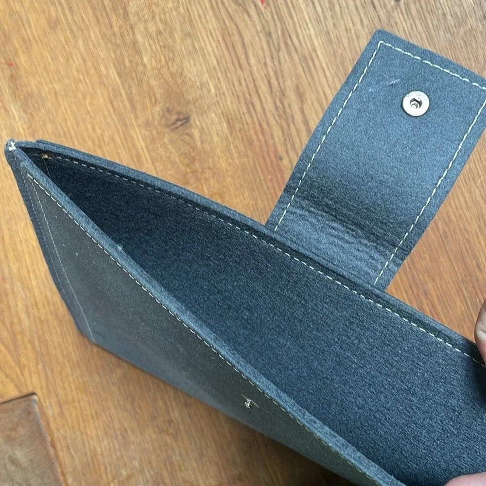 SAN LORENZO REGENERATED GRAY LEATHER & FELT TABLET SLEEVE / CASE